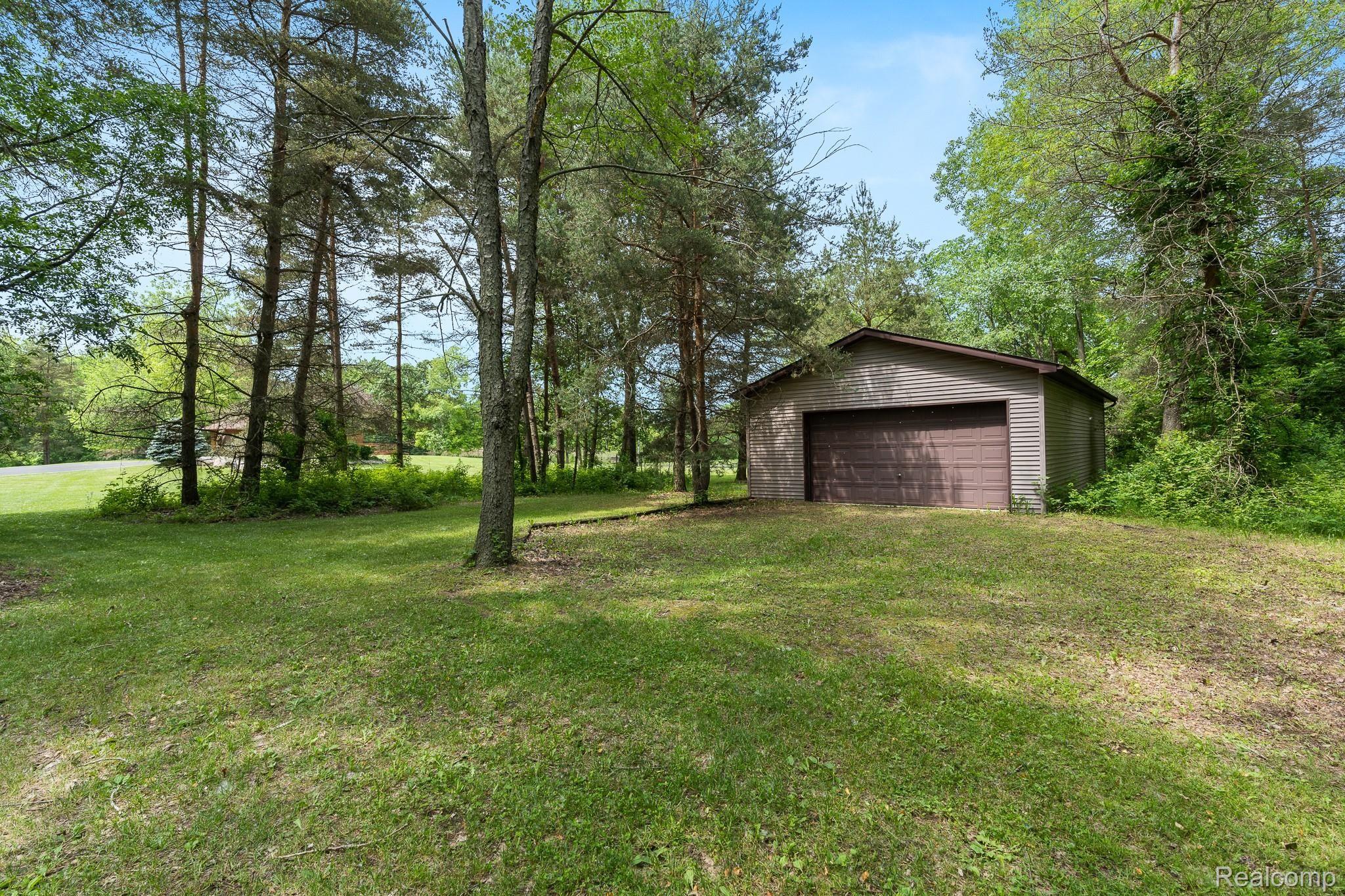 225 Brewer Road Leonard, MI 48367 - Photo 14 of 36 barn.jpg