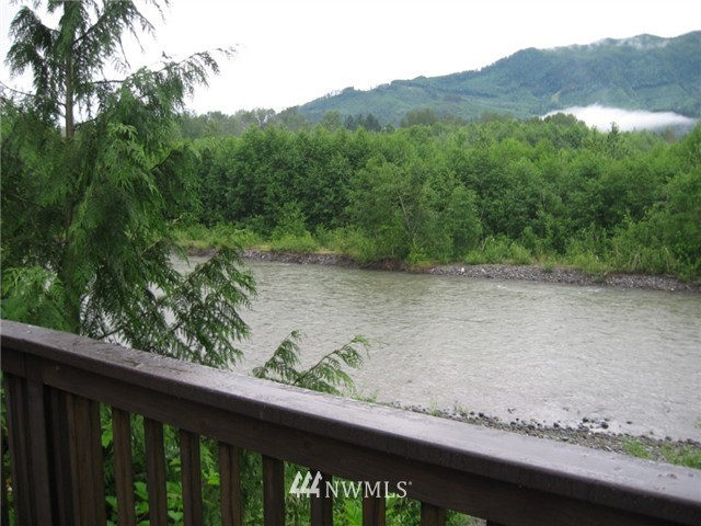 6344 Rutsatz Road Deming, WA 98244 - Photo 4 of 25
