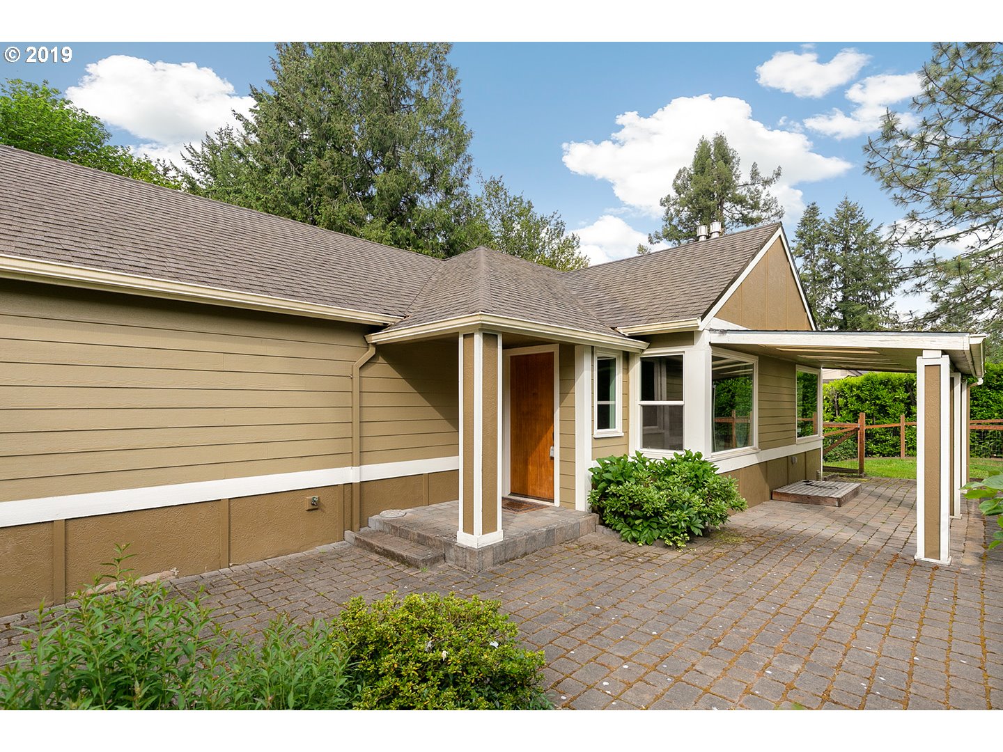 840 Southwest Maplecrest Drive Portland, OR 97219 - Photo 1 of 32 Gallery Image 1
