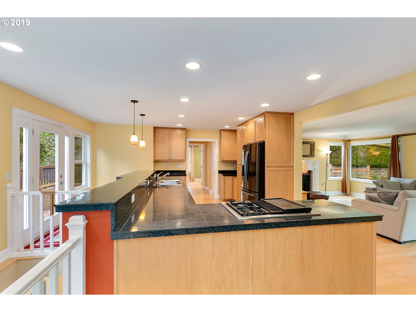 840 Southwest Maplecrest Drive Portland, OR 97219 - Photo 12 of 32 Gallery Image 12