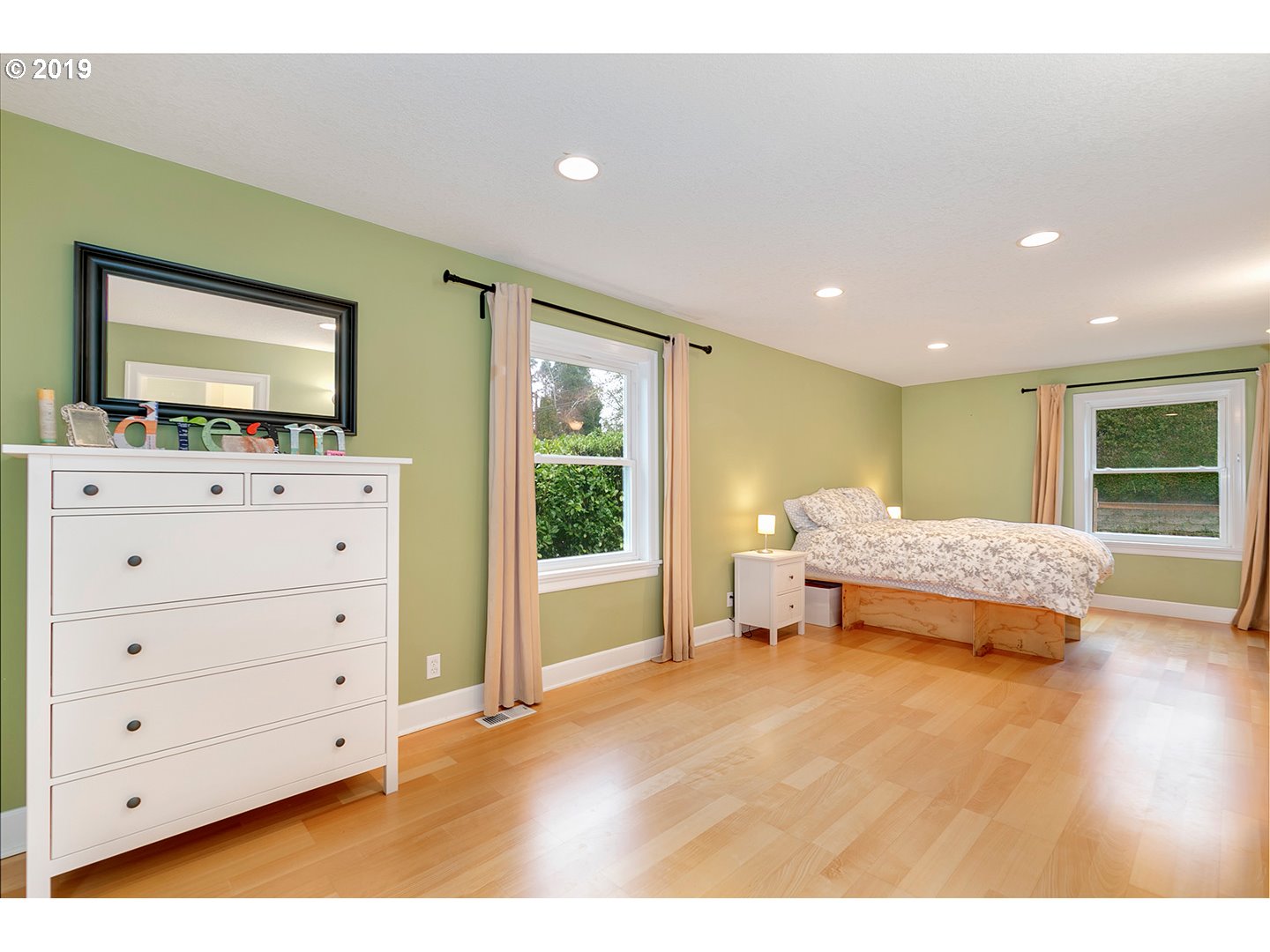 840 Southwest Maplecrest Drive Portland, OR 97219 - Photo 17 of 32 Gallery Image 17