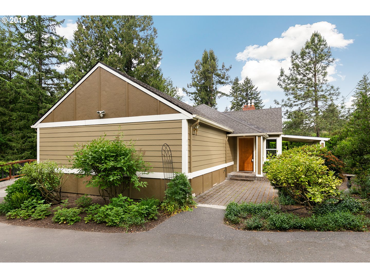 840 Southwest Maplecrest Drive Portland, OR 97219 - Photo 2 of 32 Gallery Image 2