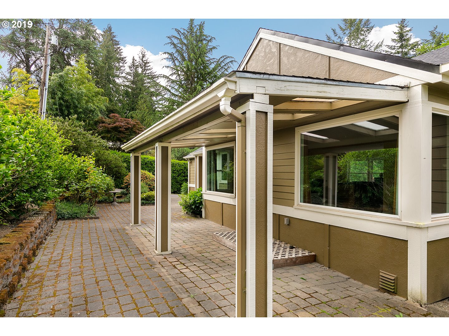 840 Southwest Maplecrest Drive Portland, OR 97219 - Photo 3 of 32 Gallery Image 3