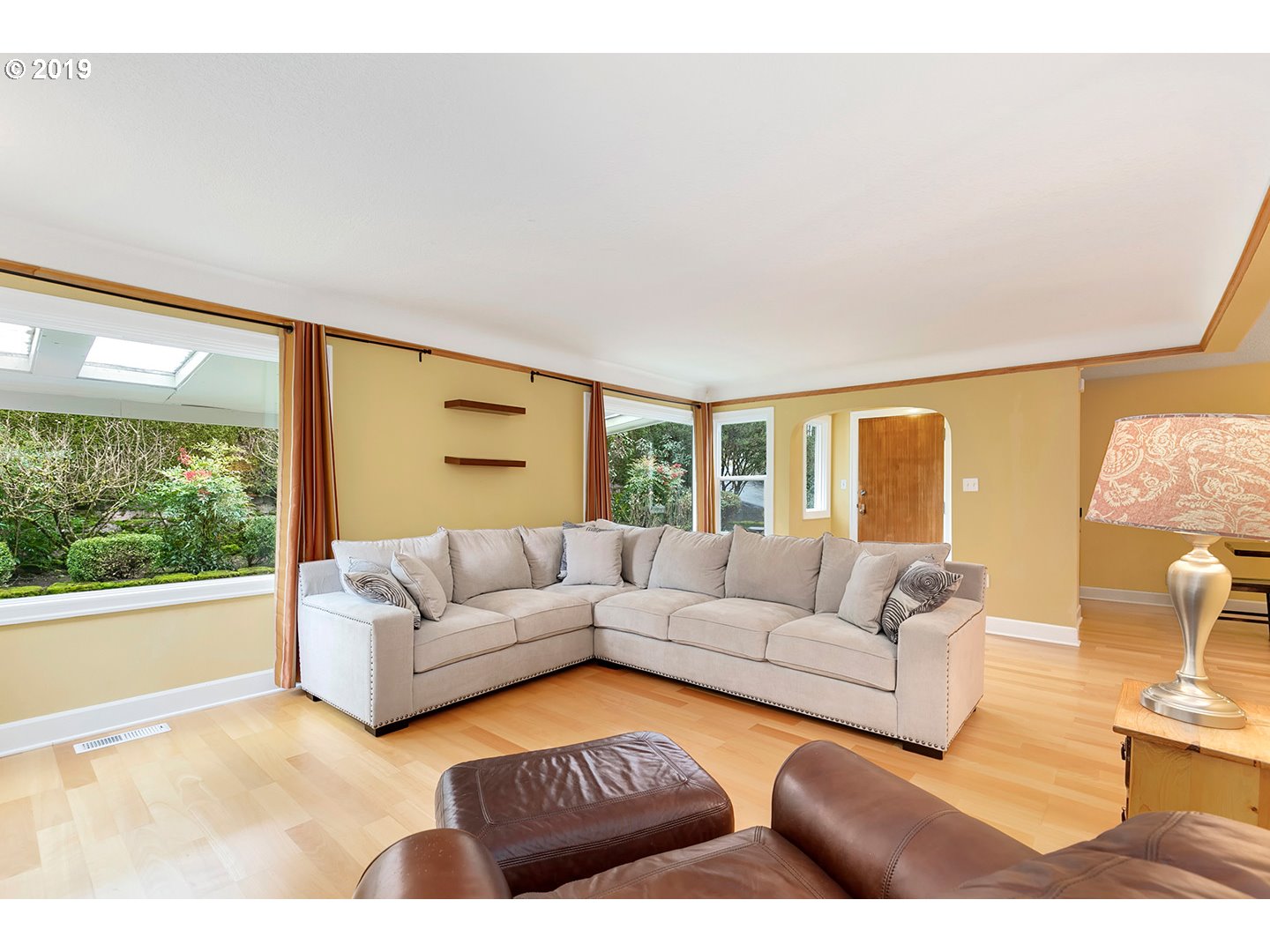 840 Southwest Maplecrest Drive Portland, OR 97219 - Photo 5 of 32 Gallery Image 5