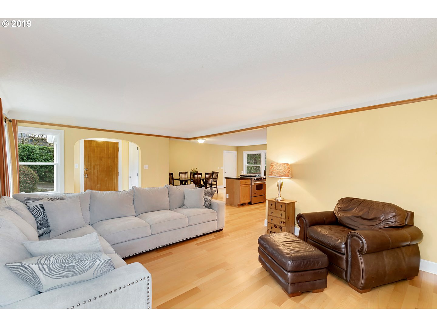 840 Southwest Maplecrest Drive Portland, OR 97219 - Photo 6 of 32 Gallery Image 6