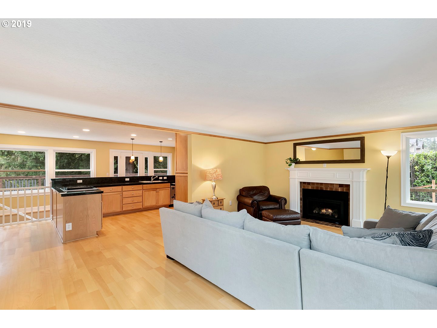 840 Southwest Maplecrest Drive Portland, OR 97219 - Photo 8 of 32 Gallery Image 8