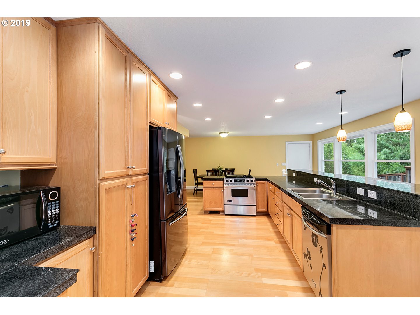 840 Southwest Maplecrest Drive Portland, OR 97219 - Photo 9 of 32 Gallery Image 9