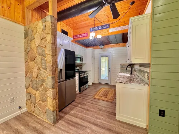 $719,500 | 203 Pr 215, Whitney, TX 76692