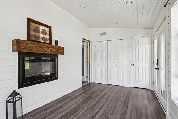 $719,500 | 203 Pr 215, Whitney, TX 76692