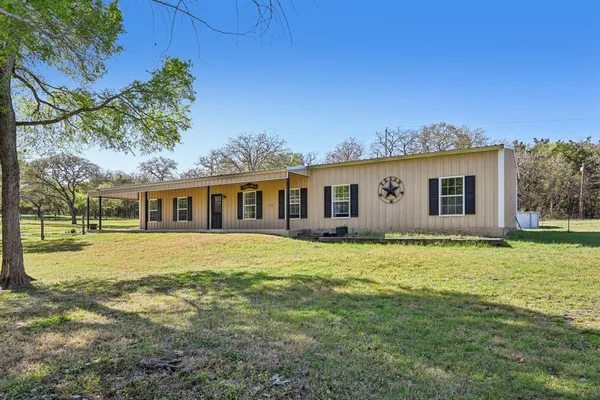 $719,500 | 203 Pr 215, Whitney, TX 76692