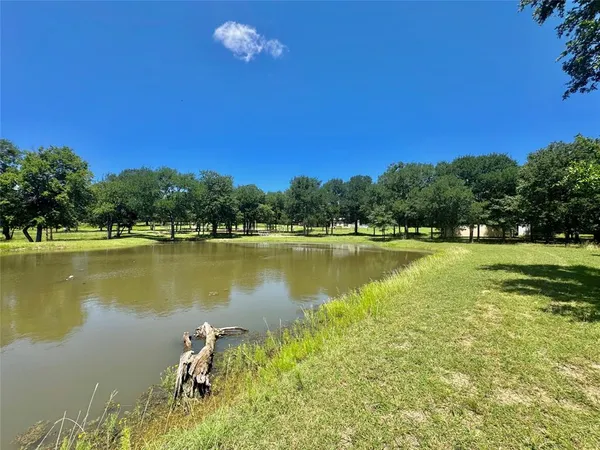 $719,500 | 203 Pr 215, Whitney, TX 76692