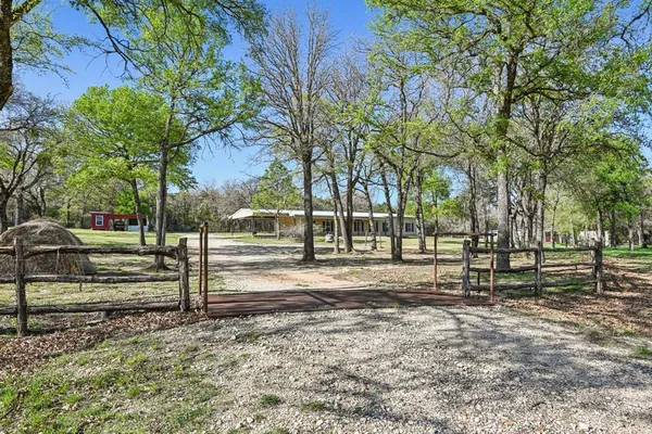$719,500 | 203 Pr 215, Whitney, TX 76692