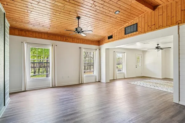 $719,500 | 203 Pr 215, Whitney, TX 76692