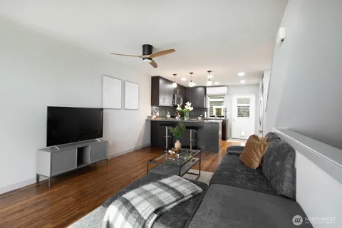 $699,000 | 111 17th Avenue, Unit B, Seattle, WA 98122