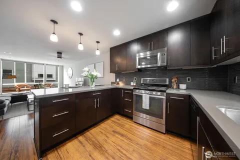 $699,000 | 111 17th Avenue, Unit B, Seattle, WA 98122