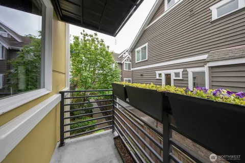 $699,000 | 111 17th Avenue, Unit B, Seattle, WA 98122