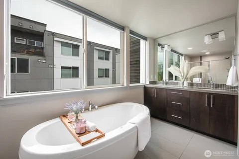 $699,000 | 111 17th Avenue, Unit B, Seattle, WA 98122