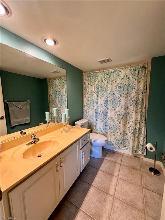 605 Augusta Boulevard, Unit 4 Naples, FL 34113 - Photo 8 of 14 Primary Bathroom