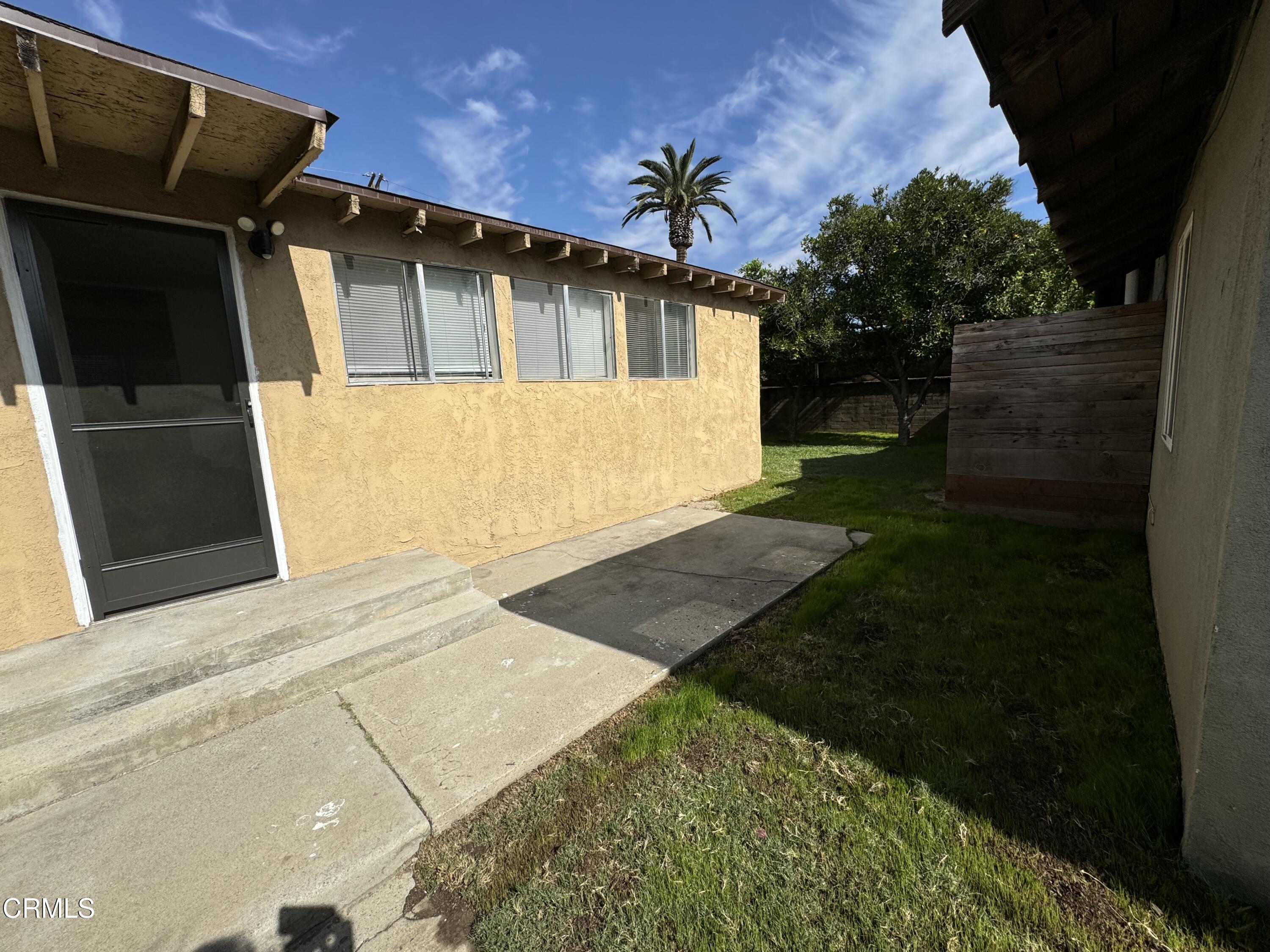 550 MacDonald Street Pasadena, CA 91103 - Photo 58 of 63 a front view of a house with garden