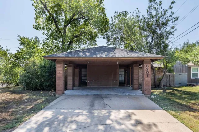 $1,300 | 6201 Berkett Cove, Unit B, Austin, TX 78745