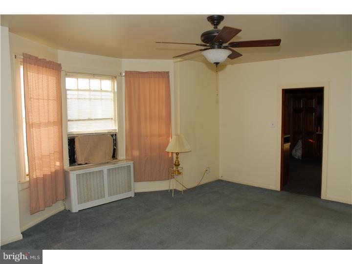 1711 Lancaster Avenue Reading, PA 19607 - Photo 4 of 23 Living Room