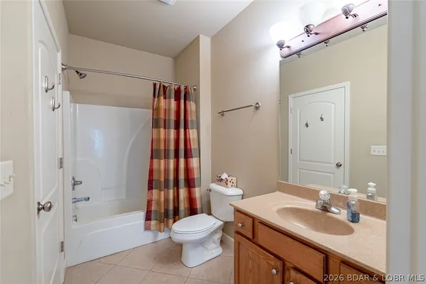 $410,000 | 918 Tuscany Drive, Unit 2G, Camdenton, MO 65020