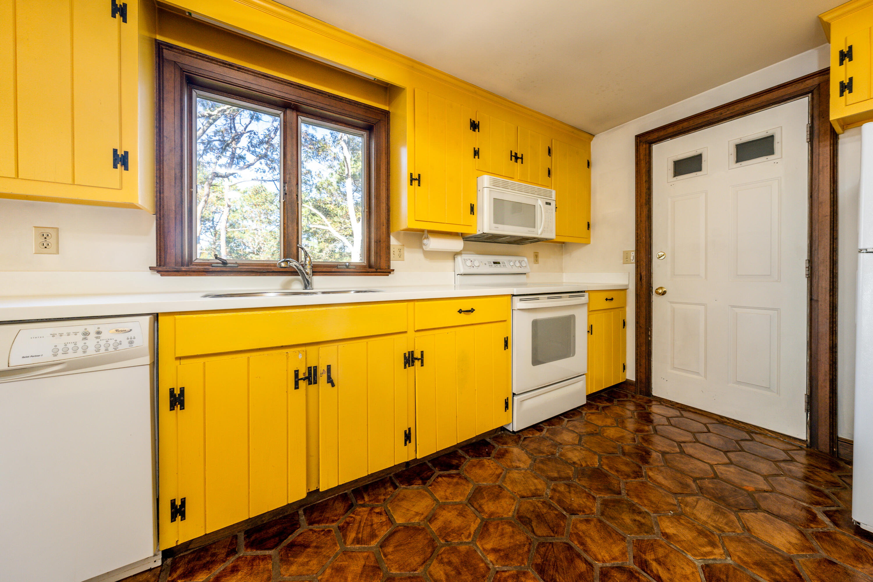 35 Woodlot Road Wellfleet, MA 02667 - Photo 18 of 40 kitchen3
