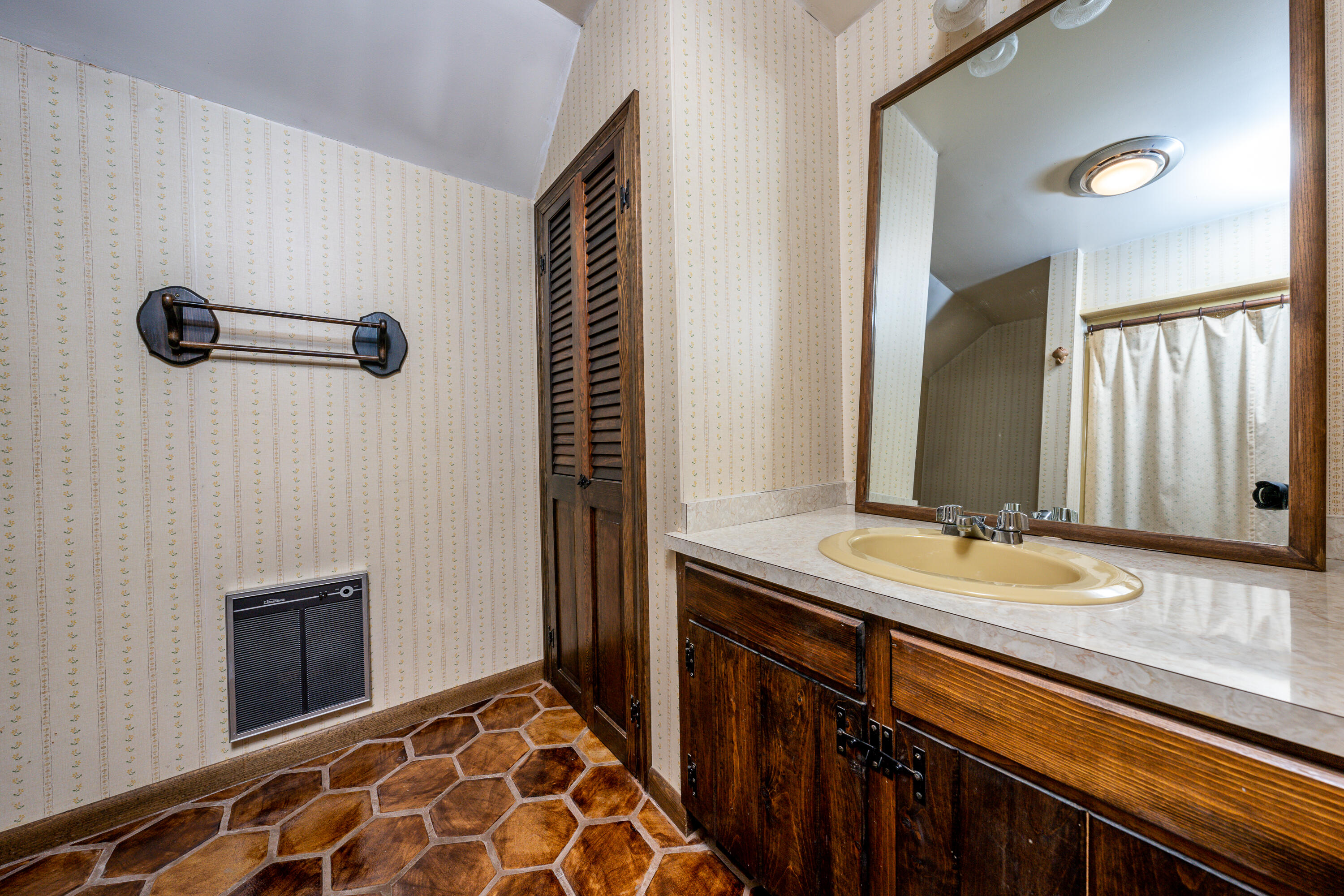 35 Woodlot Road Wellfleet, MA 02667 - Photo 28 of 40 upbath
