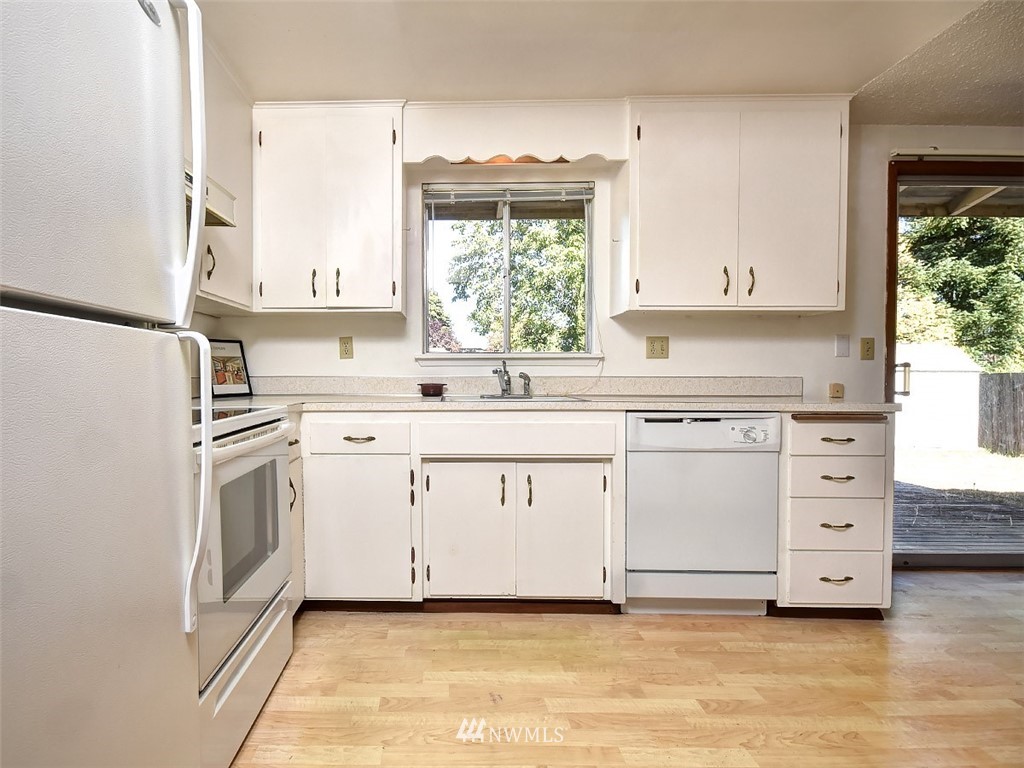 11826 Southeast 165th Street Renton, WA 98058 - Photo 11 of 23 Gallery Image 11