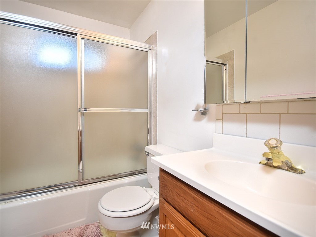 11826 Southeast 165th Street Renton, WA 98058 - Photo 12 of 23 Gallery Image 12