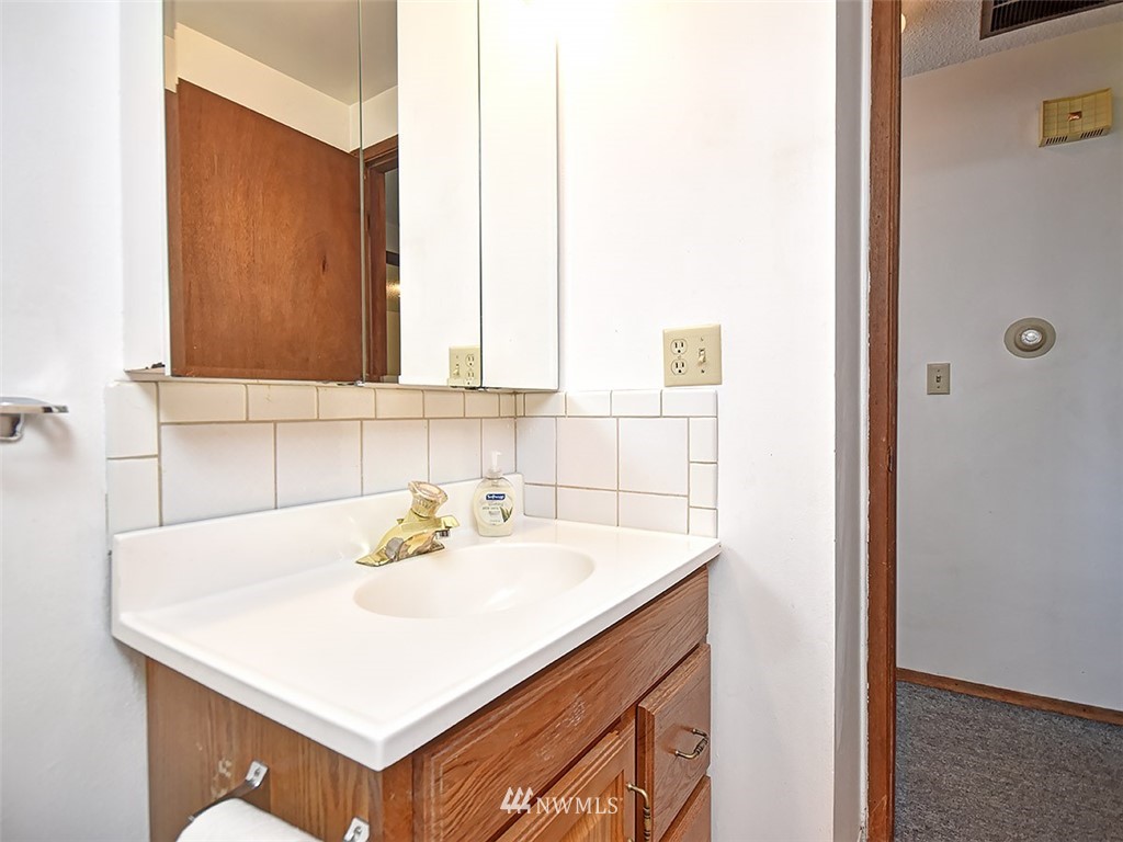 11826 Southeast 165th Street Renton, WA 98058 - Photo 13 of 23 Gallery Image 13