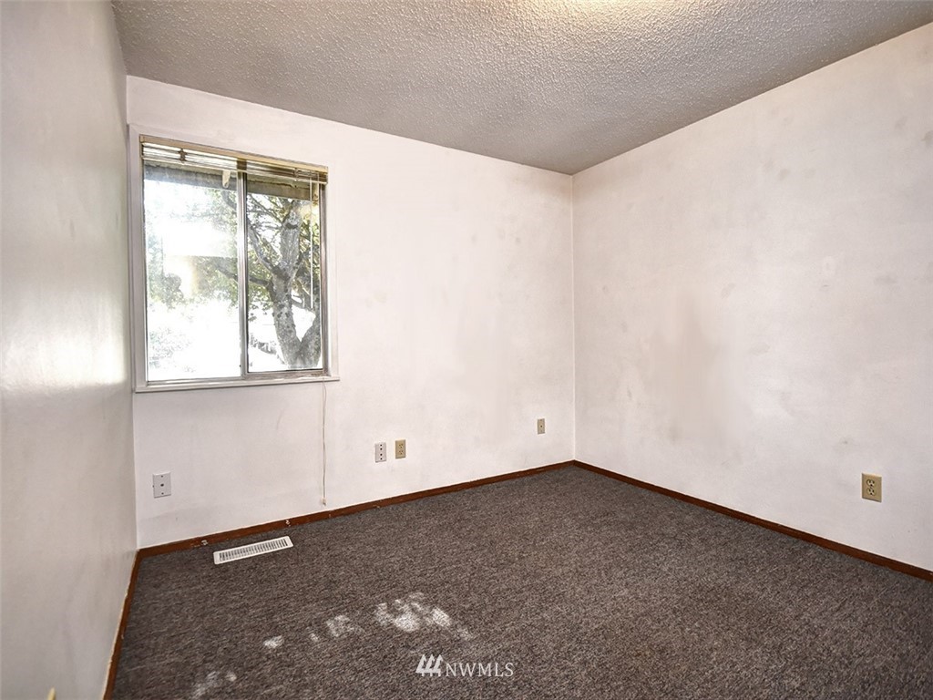 11826 Southeast 165th Street Renton, WA 98058 - Photo 16 of 23 Gallery Image 16
