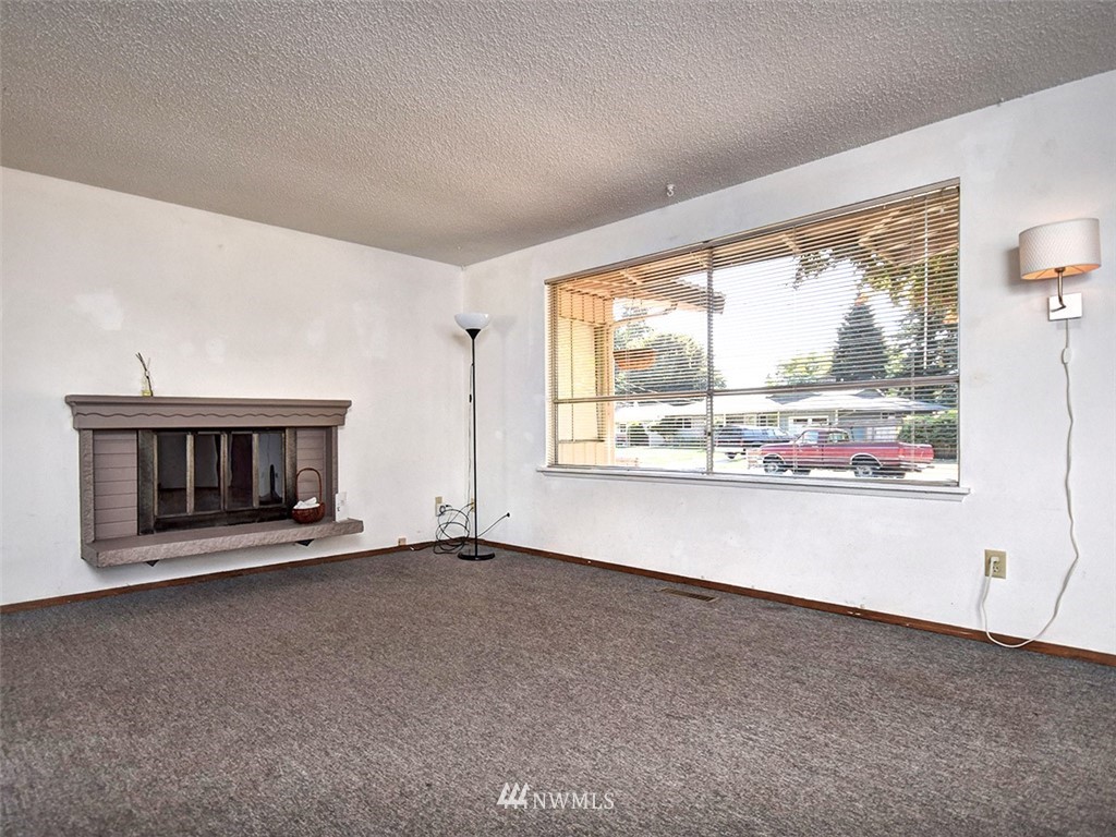 11826 Southeast 165th Street Renton, WA 98058 - Photo 4 of 23 Gallery Image 4