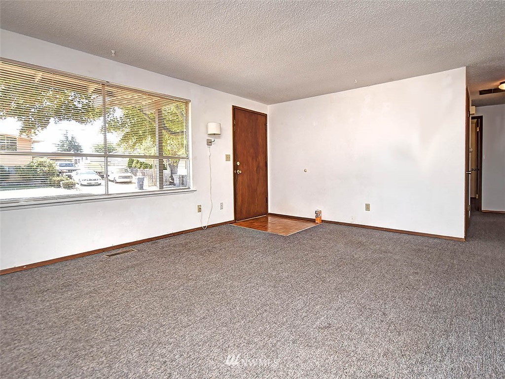11826 Southeast 165th Street Renton, WA 98058 - Photo 5 of 23 Gallery Image 5
