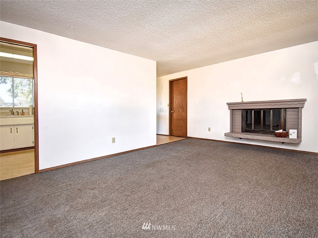 11826 Southeast 165th Street Renton, WA 98058 - Photo 6 of 23 Gallery Image 6