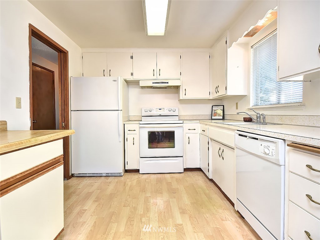11826 Southeast 165th Street Renton, WA 98058 - Photo 10 of 23 Gallery Image 10