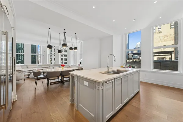 $2,675,000 | 435 North Michigan Avenue, Unit 503, Chicago, IL 60611