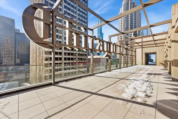 $2,675,000 | 435 North Michigan Avenue, Unit 503, Chicago, IL 60611