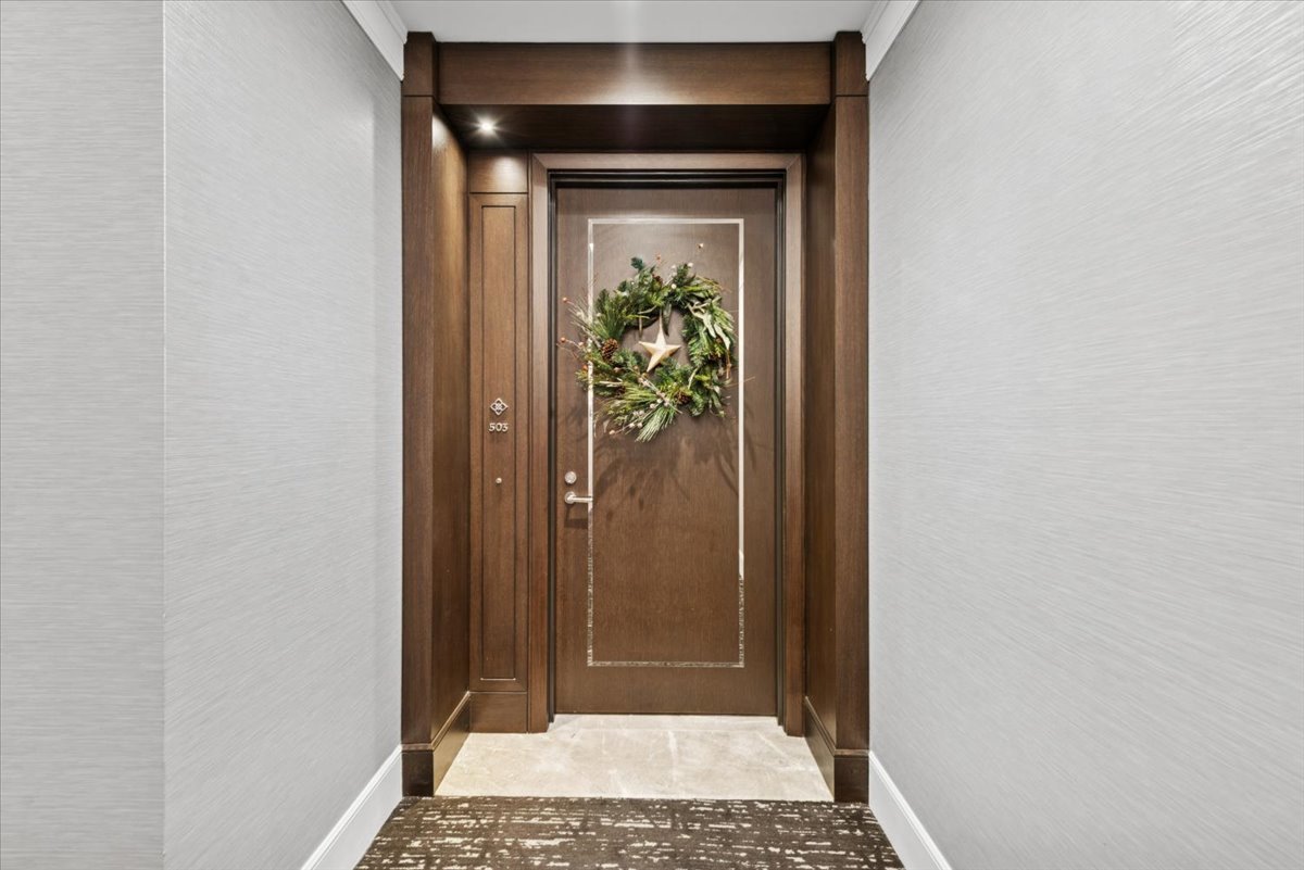 435 North Michigan Avenue, Unit 503 Chicago, IL 60611 - Photo 4 of 48 a view of a hallway with wooden floor and a hallway