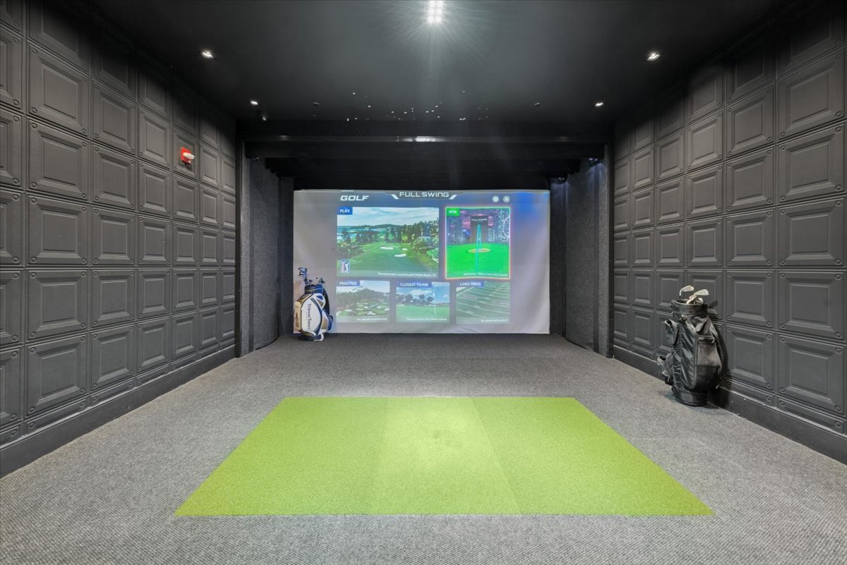 435 North Michigan Avenue, Unit 503 Chicago, IL 60611 - Photo 43 of 48 a view of a indoor basketball court