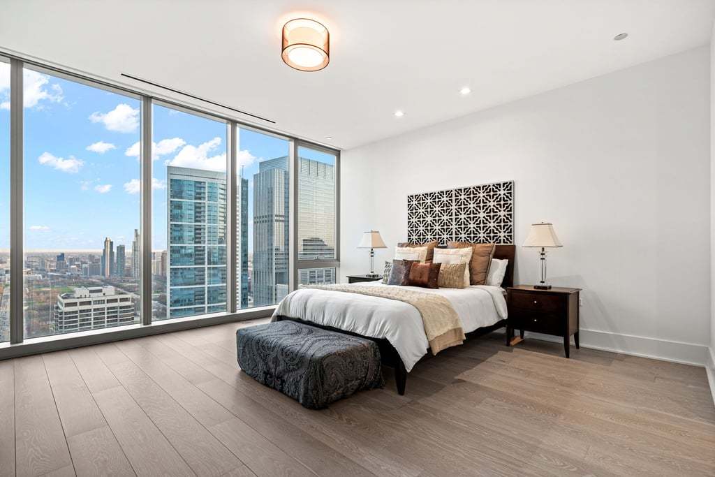 363 East Wacker Drive, Unit 4103 Chicago, IL 60601 - Photo 8 of 34 a bedroom with a large bed and a large window
