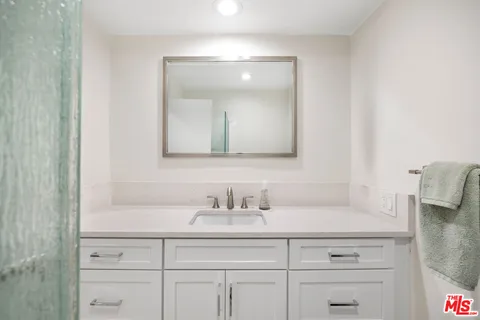 $949,000 | 809 South Bundy Drive, Unit 205, Los Angeles, CA 90049