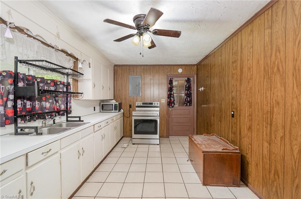 306 Griffith Street Thomasville, NC 27360 - Photo 9 of 16