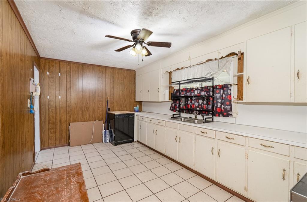 306 Griffith Street Thomasville, NC 27360 - Photo 10 of 16