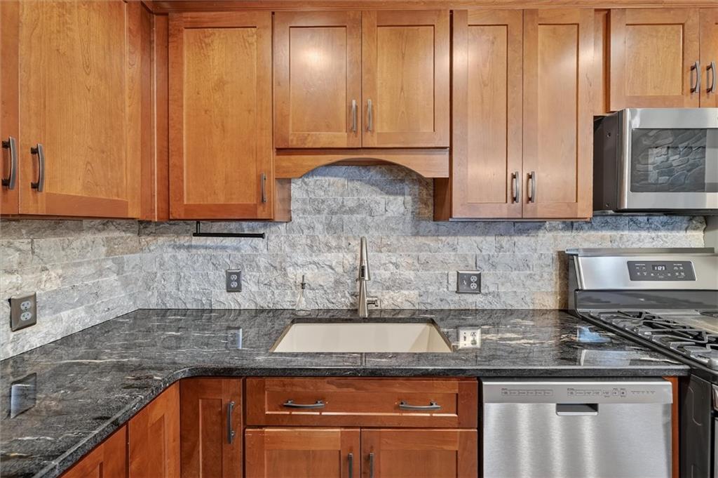 2303 Kenzie Road Pittsburgh, PA 15205 - Photo 11 of 30 Gallery Image 11