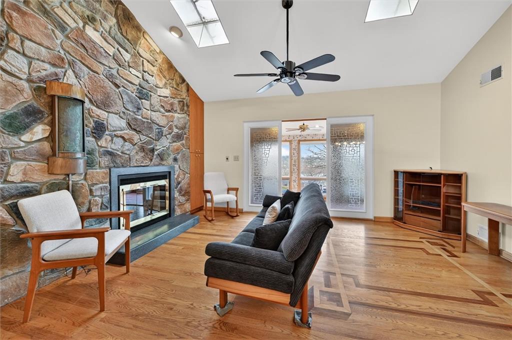 2303 Kenzie Road Pittsburgh, PA 15205 - Photo 4 of 30 Gallery Image 4
