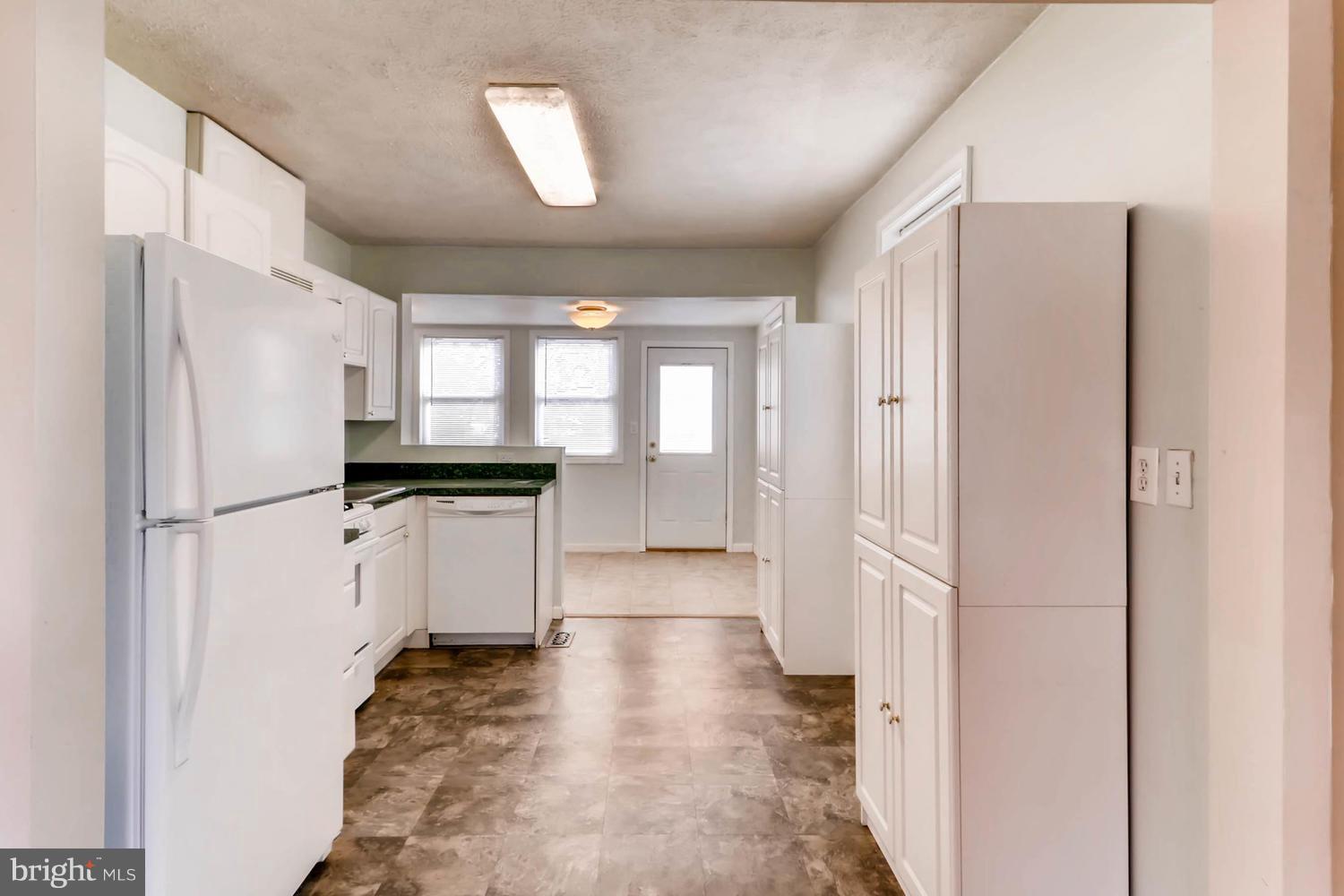 12 Riverside Road Baltimore, MD 21221 - Photo 11 of 28 Kitchen