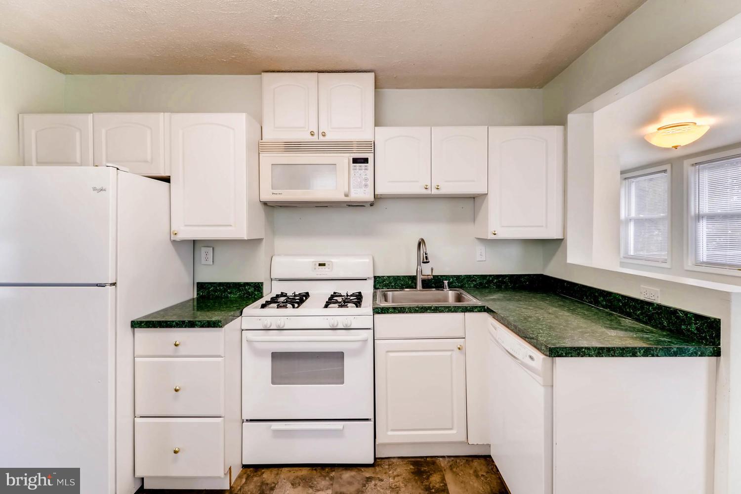 12 Riverside Road Baltimore, MD 21221 - Photo 9 of 28 Kitchen