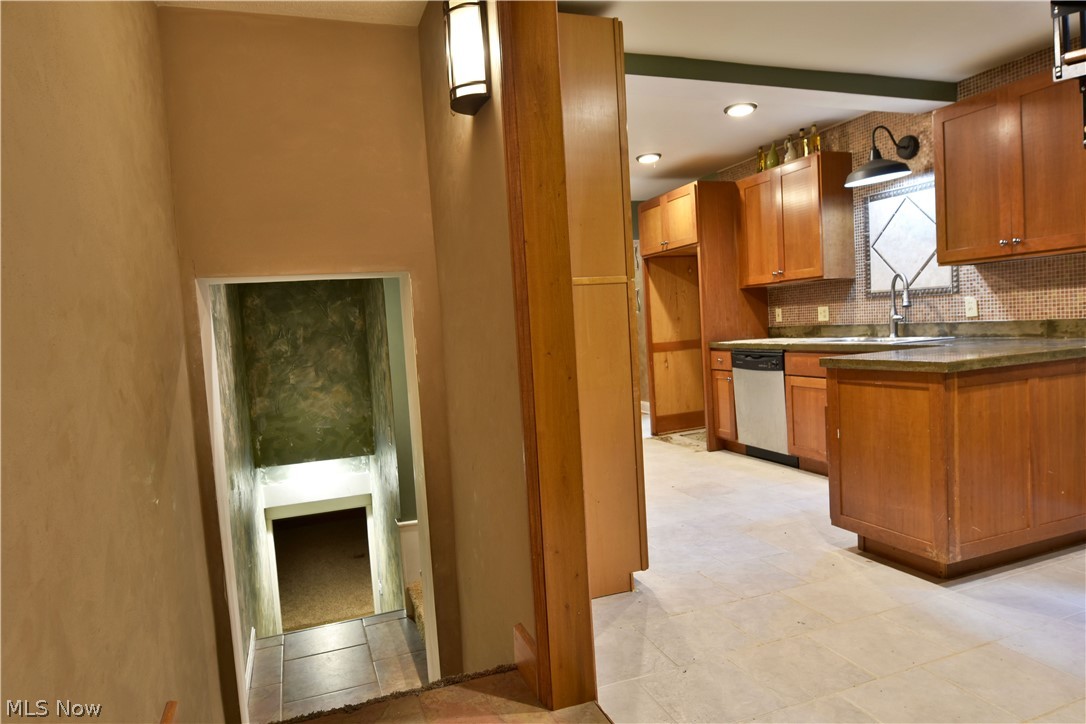 8637 Howland Springs Road Southeast Warren, OH 44484 - Photo 14 of 35 Gallery Image 14