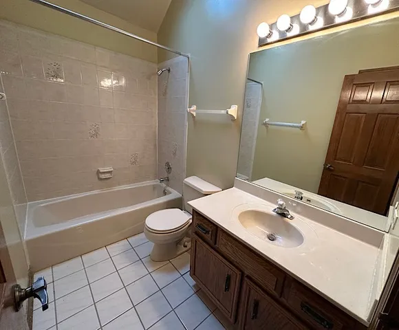 $700,000 | 2726 Seiler Drive, Naperville, IL 60565